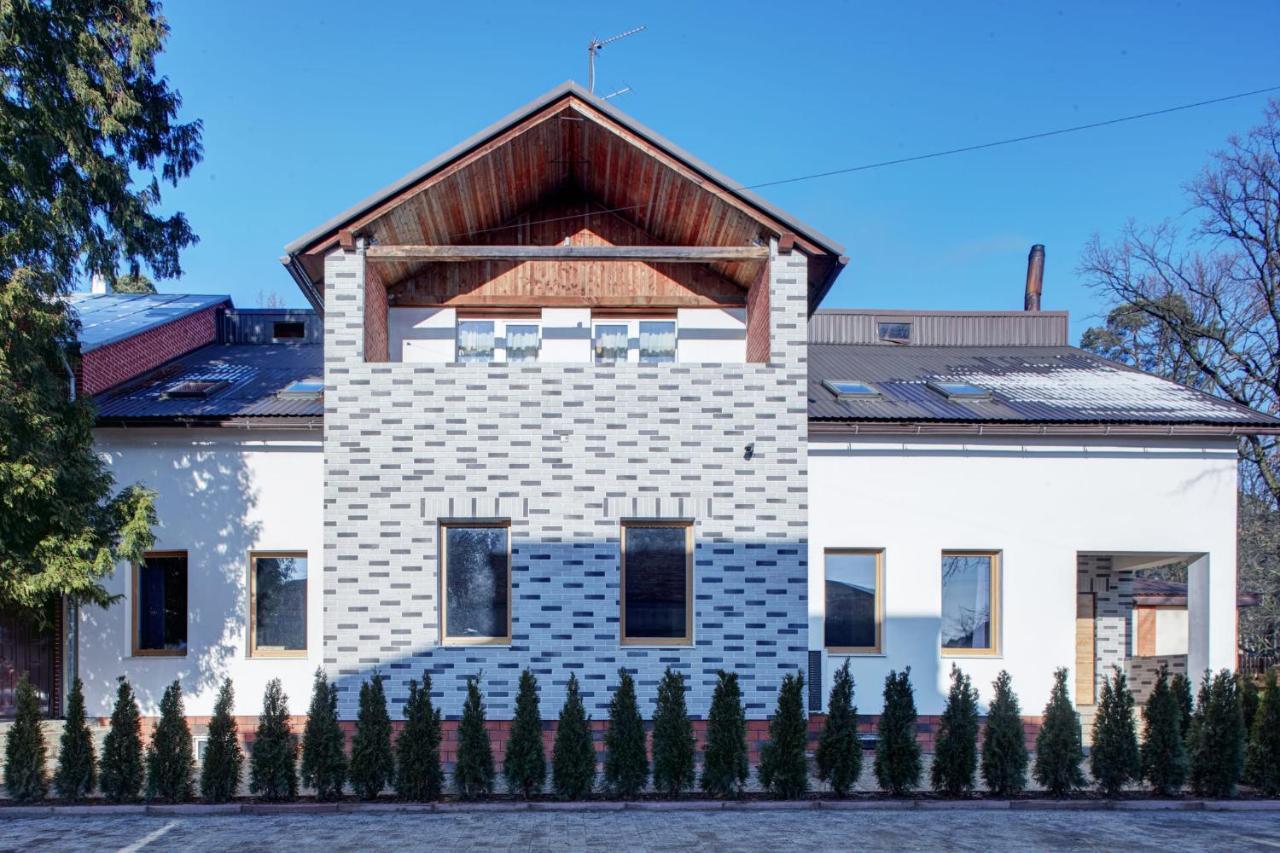 Valentyna Hotel Bryukhovychi Bagian luar foto